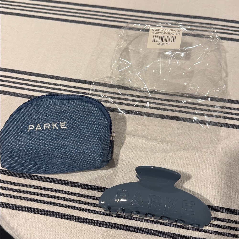 NWT Parke Claw Clip Glacier
